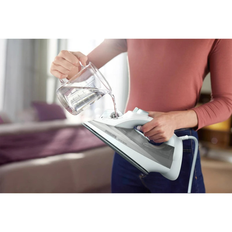 اتو بخار فیلیپس مدل DST5010، مخزن آب 320 میلیلیتر